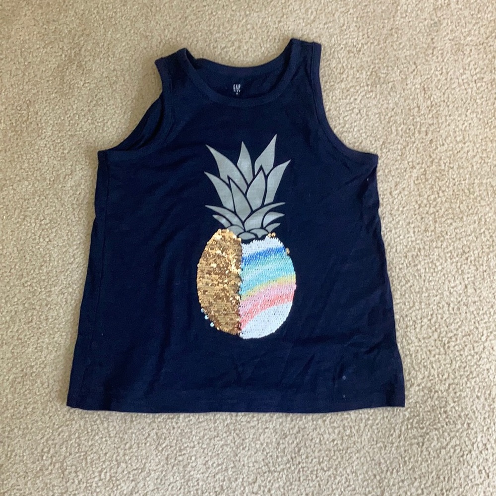 I am selling a rarely worn GAP sequence tank top